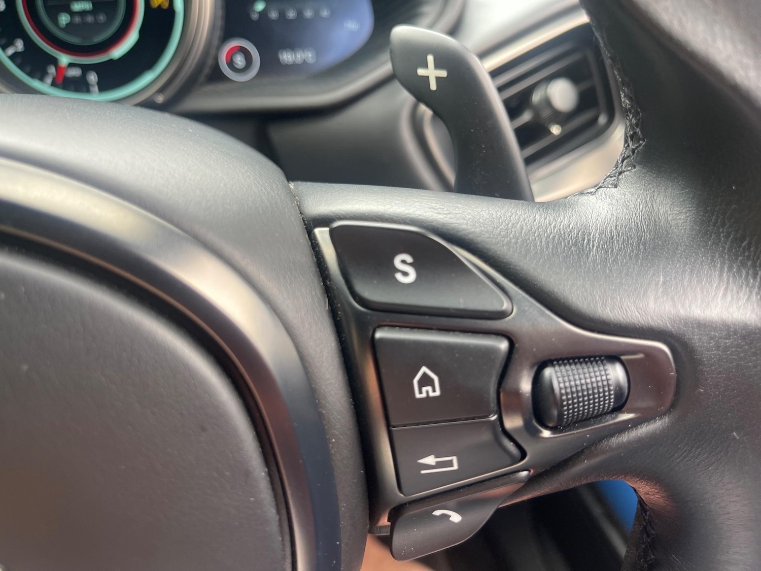 Used Aston Martin DB11 for sale - 77739307: Photo 30