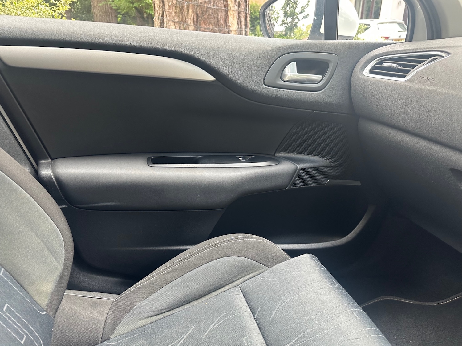 Used Citroen C4 2013 for sale - 76187395: Photo 17