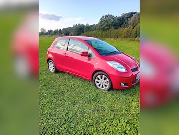 Used Toyota Yaris 2011 for sale - 79827147: Photo
