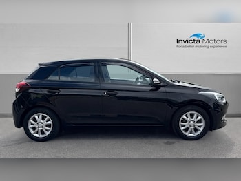 Used Hyundai i20 2017 for sale - 79423586: Photo