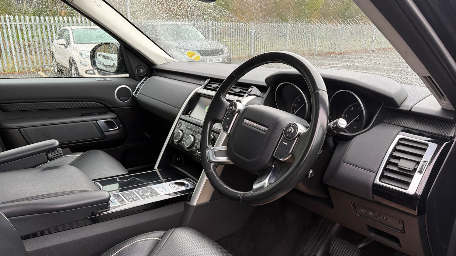 Used Land Rover Discovery 2017 for sale - 76821534: Photo 9