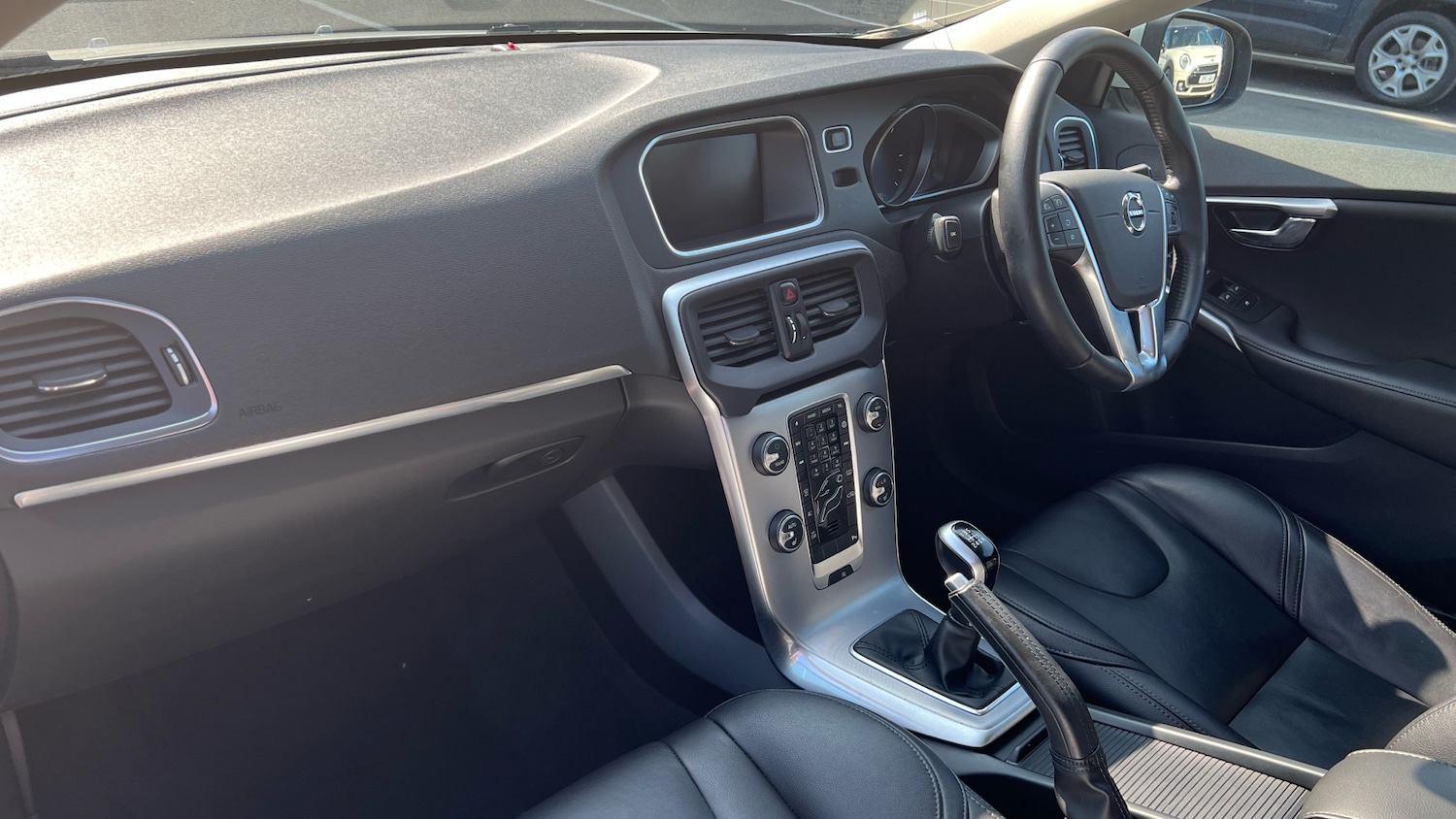 Used Volvo V40 2018 for sale - 75999402: Photo 10