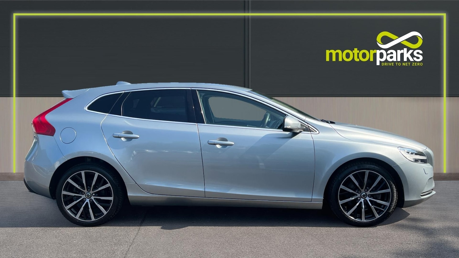 Used Volvo V40 2018 for sale - 75999402: Photo 2