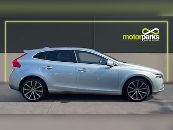 Used Volvo V40 2018 for sale - 75999402: Photo