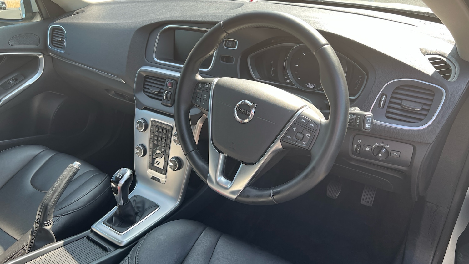 Used Volvo V40 2018 for sale - 75999402: Photo 9