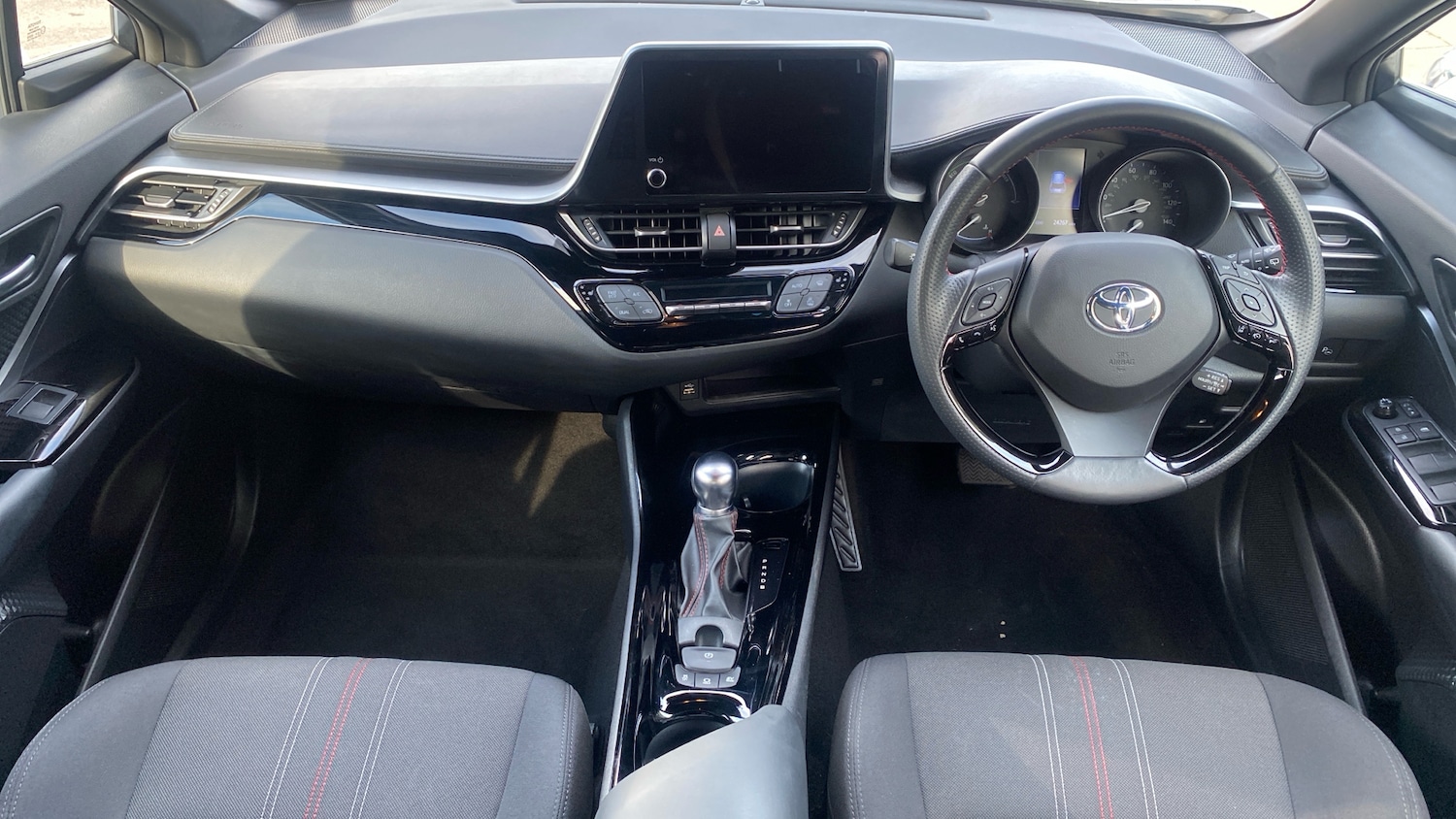 Used Toyota C-HR 2023 for sale - 76784860: Photo 11