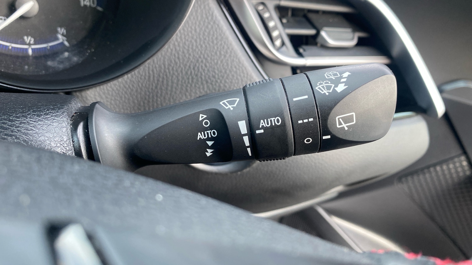 Used Toyota C-HR 2023 for sale - 76784860: Photo 23