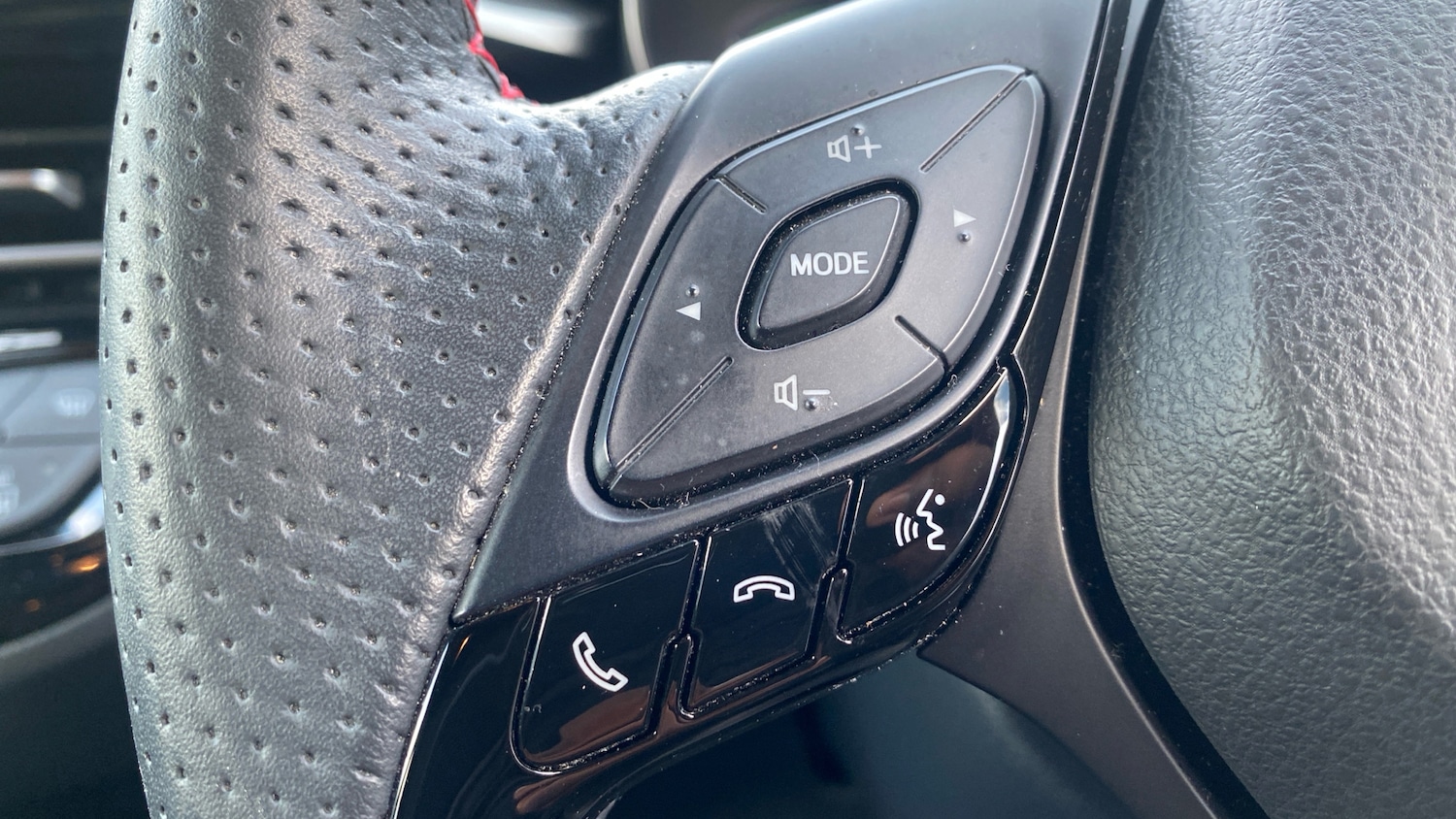 Used Toyota C-HR 2023 for sale - 76784860: Photo 25