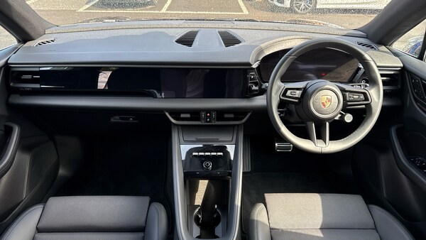 Used Porsche Macan 2025 for sale - 75399597: Photo 11