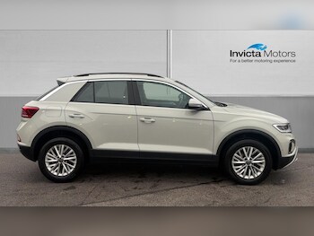 Used Volkswagen T-Roc 2023 for sale - 77655966: Photo