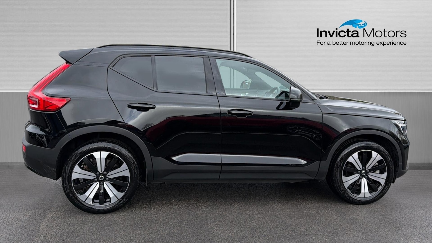 Used Volvo XC40 2023 for sale - 78201847: Photo 2