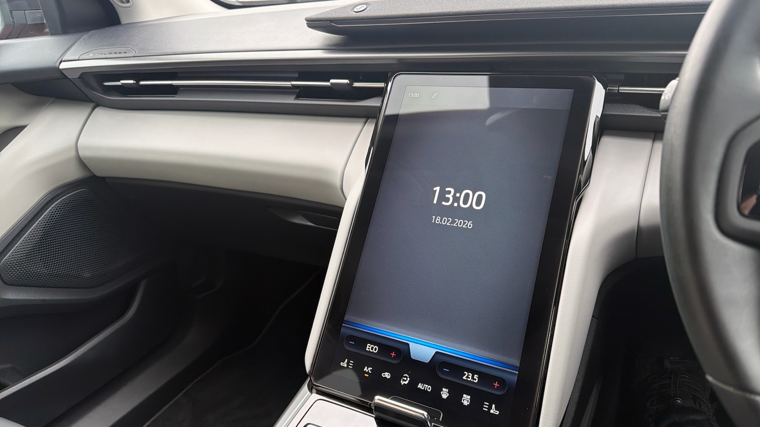 Used Ford Explorer 2024 for sale - 77610409: Photo 12