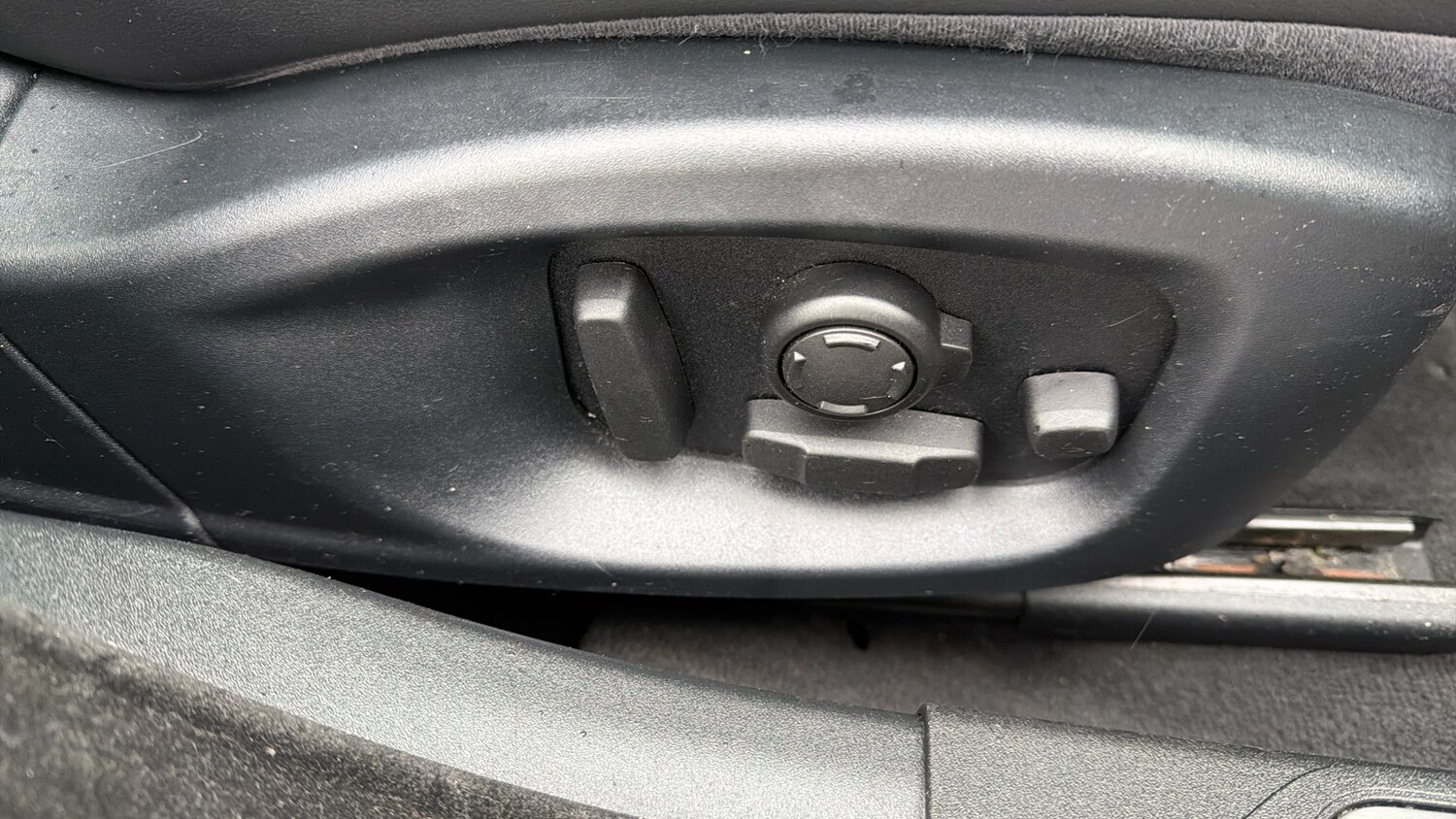 Used Jaguar XE 2017 for sale - 77721094: Photo 25