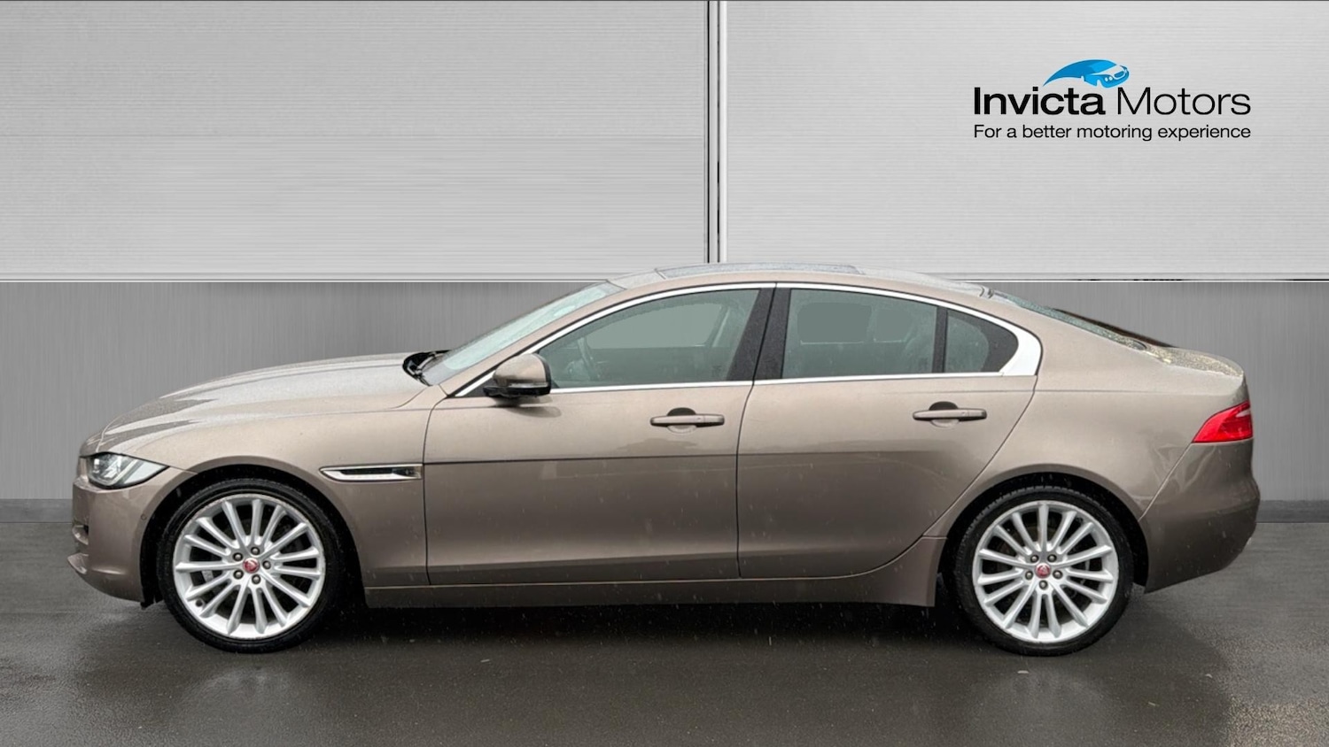 Used Jaguar XE 2017 for sale - 77721094: Photo 6