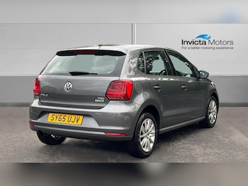 Used Volkswagen Polo 2015 for sale - 76211667: Photo