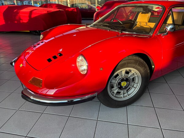 Used Ferrari Dino 246 GTS 1974 for sale - 73042447: Photo 5