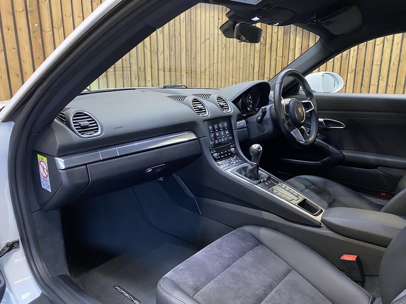 Used Porsche 718 Cayman 2019 for sale - 76253245: Photo 12