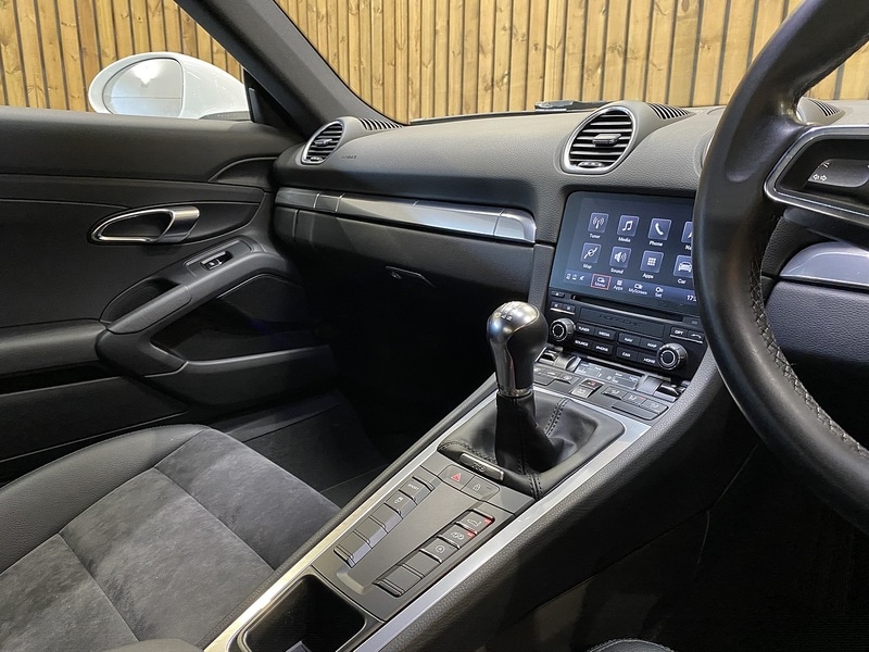 Used Porsche 718 Cayman 2019 for sale - 76253245: Photo 32