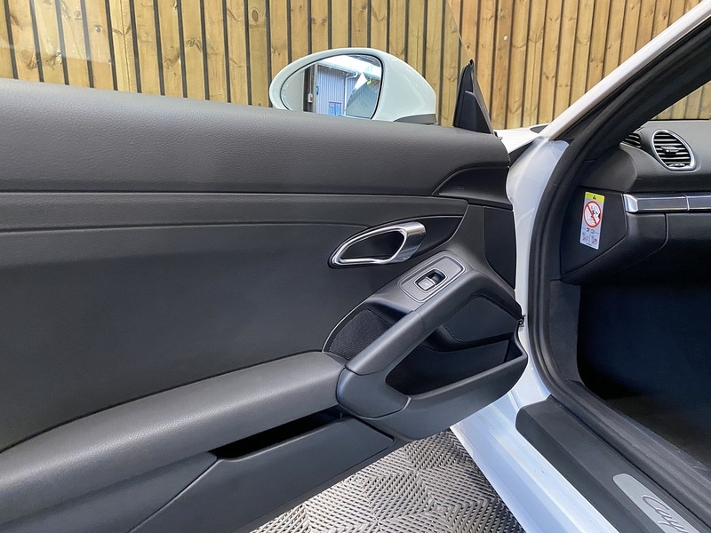 Used Porsche 718 Cayman 2019 for sale - 76253245: Photo 43