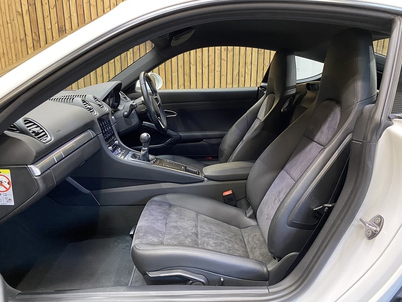 Used Porsche 718 Cayman 2019 for sale - 76253245: Photo 45