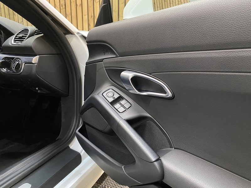 Used Porsche 718 Cayman 2019 for sale - 76253245: Photo 53