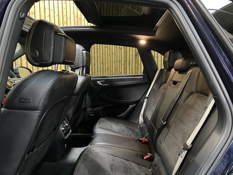 Used Porsche Macan 2021 for sale - 76510390: Photo 11