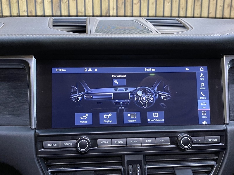 Used Porsche Macan 2021 for sale - 76510390: Photo 40