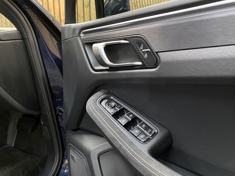 Used Porsche Macan 2021 for sale - 76510390: Photo 44