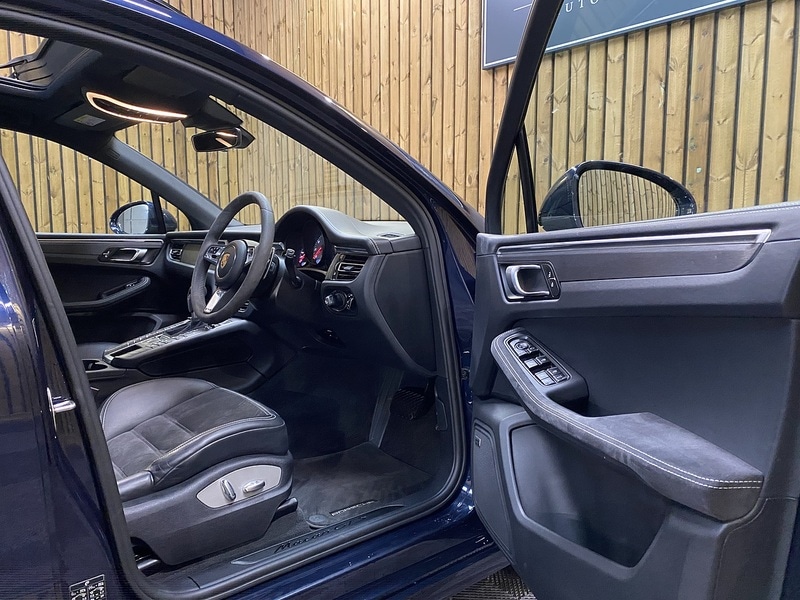 Used Porsche Macan 2021 for sale - 76510390: Photo 45