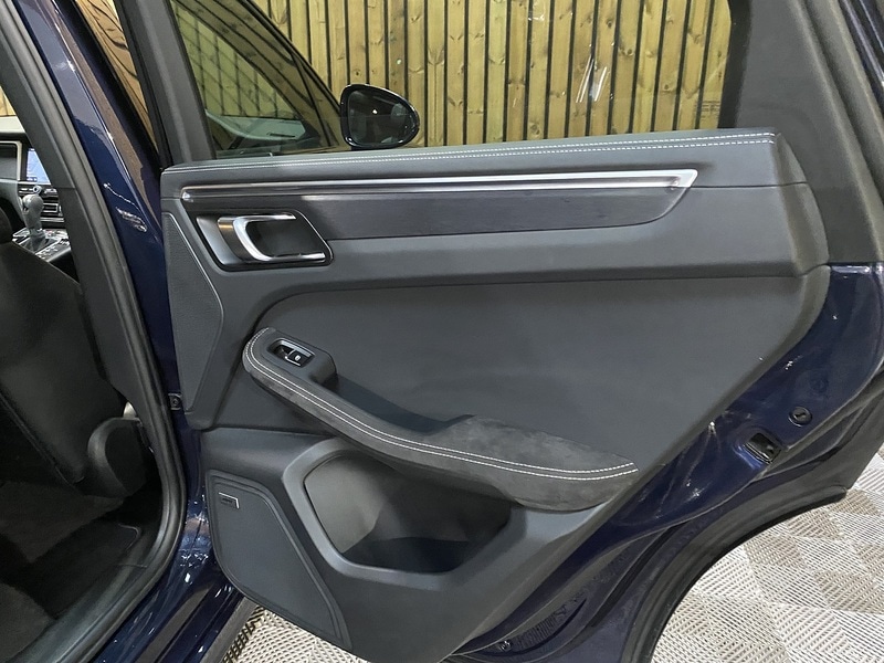 Used Porsche Macan 2021 for sale - 76510390: Photo 50