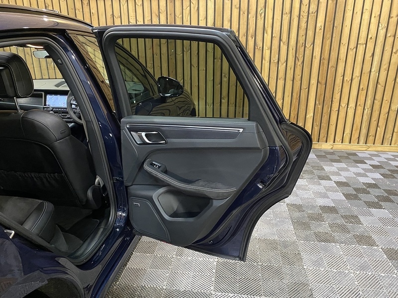 Used Porsche Macan 2021 for sale - 76510390: Photo 52