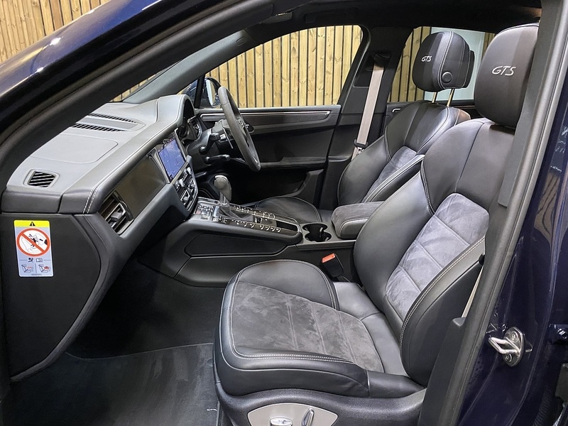 Used Porsche Macan 2021 for sale - 76510390: Photo 57