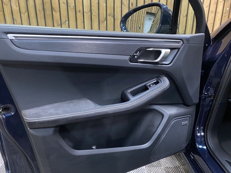 Used Porsche Macan 2021 for sale - 76510390: Photo 59