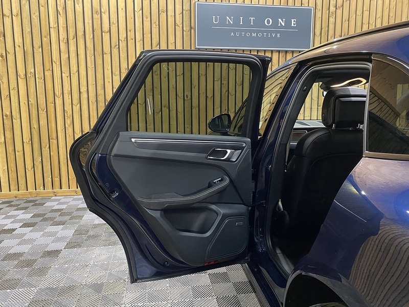 Used Porsche Macan 2021 for sale - 76510390: Photo 73