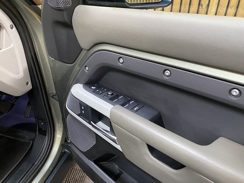 Used Land Rover Defender 110 2020 for sale - 75833084: Photo 49