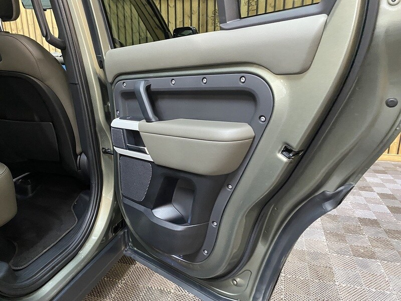 Used Land Rover Defender 110 2020 for sale - 75833084: Photo 59