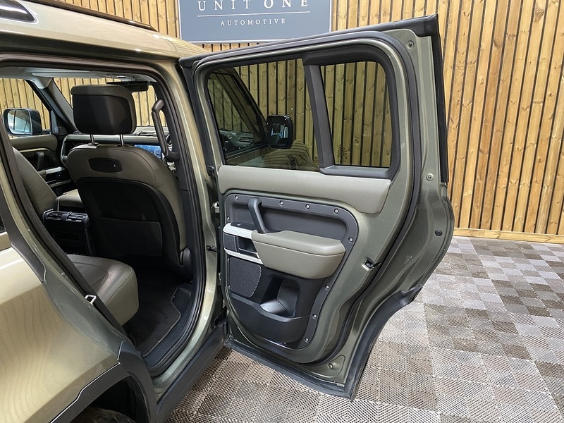 Used Land Rover Defender 110 2020 for sale - 75833084: Photo 61