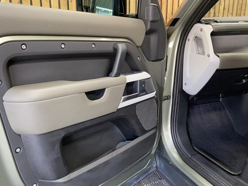 Used Land Rover Defender 110 2020 for sale - 75833084: Photo 71