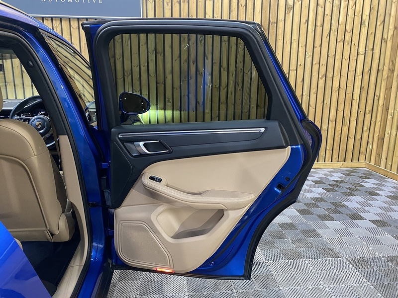 Used Porsche Macan 2020 for sale - 76069289: Photo 31