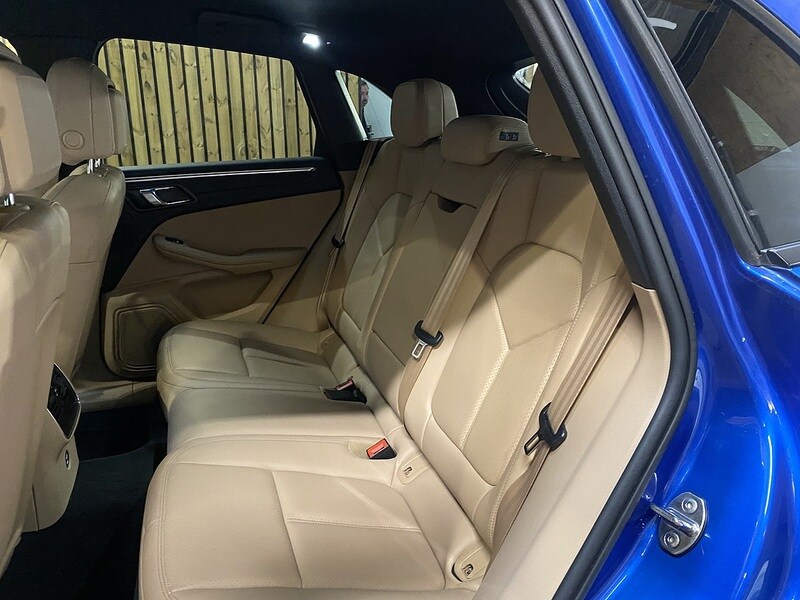 Used Porsche Macan 2020 for sale - 76069289: Photo 32