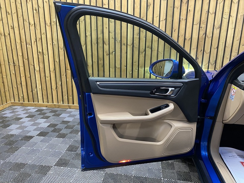 Used Porsche Macan 2020 for sale - 76069289: Photo 36