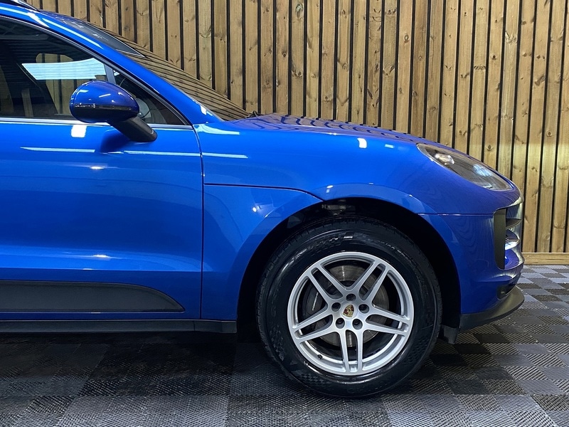 Used Porsche Macan 2020 for sale - 76069289: Photo 39