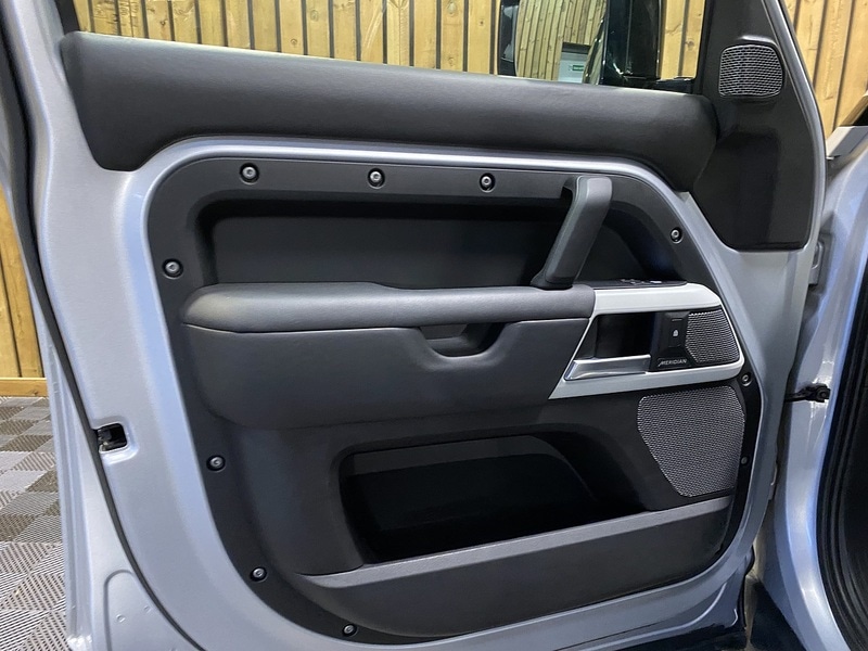 Used Land Rover Defender 110 2020 for sale - 77140229: Photo 65