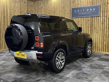 Used Land Rover Defender 2022 for sale - 78712600: Photo