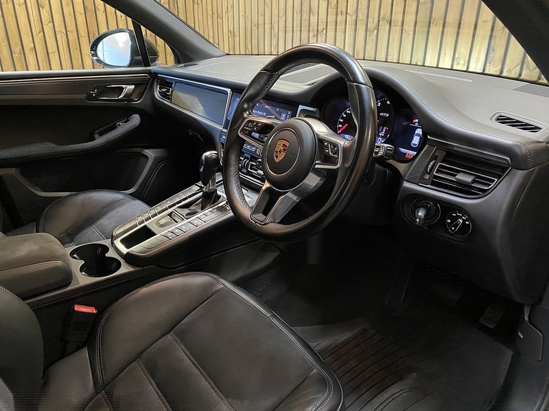 Used Porsche Macan 2020 for sale - 76505627: Photo 45