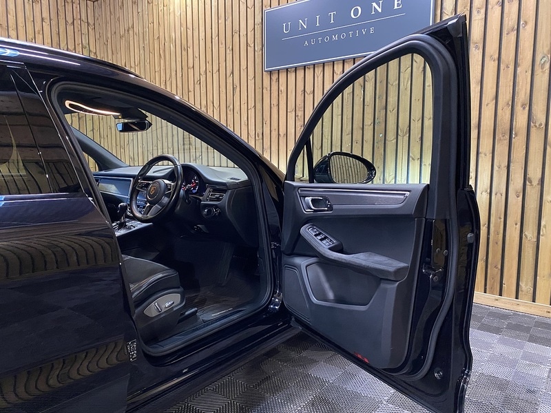 Used Porsche Macan 2020 for sale - 76505627: Photo 50