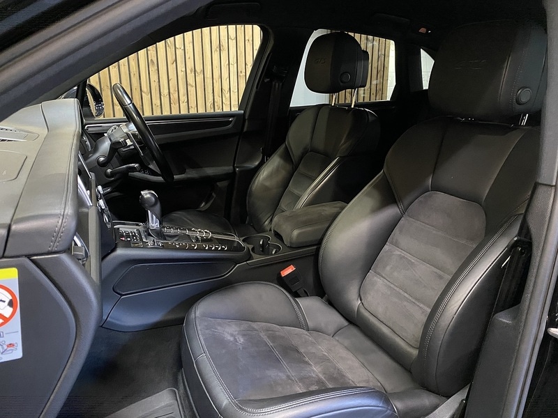 Used Porsche Macan 2020 for sale - 76505627: Photo 62