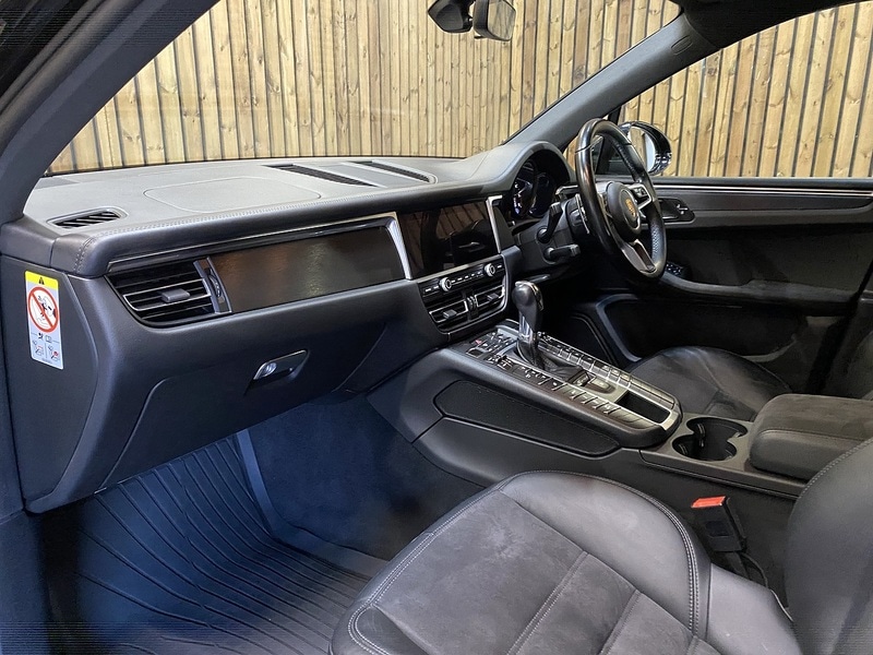 Used Porsche Macan 2020 for sale - 76505627: Photo 63
