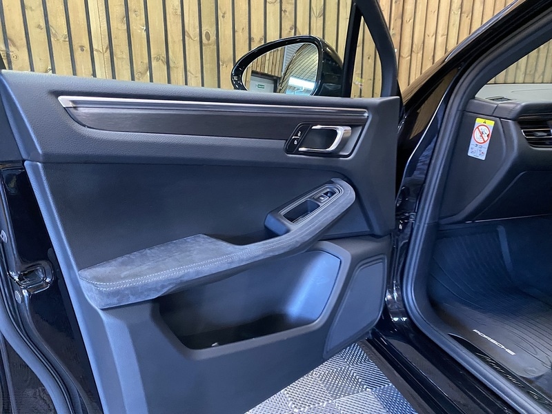 Used Porsche Macan 2020 for sale - 76505627: Photo 64