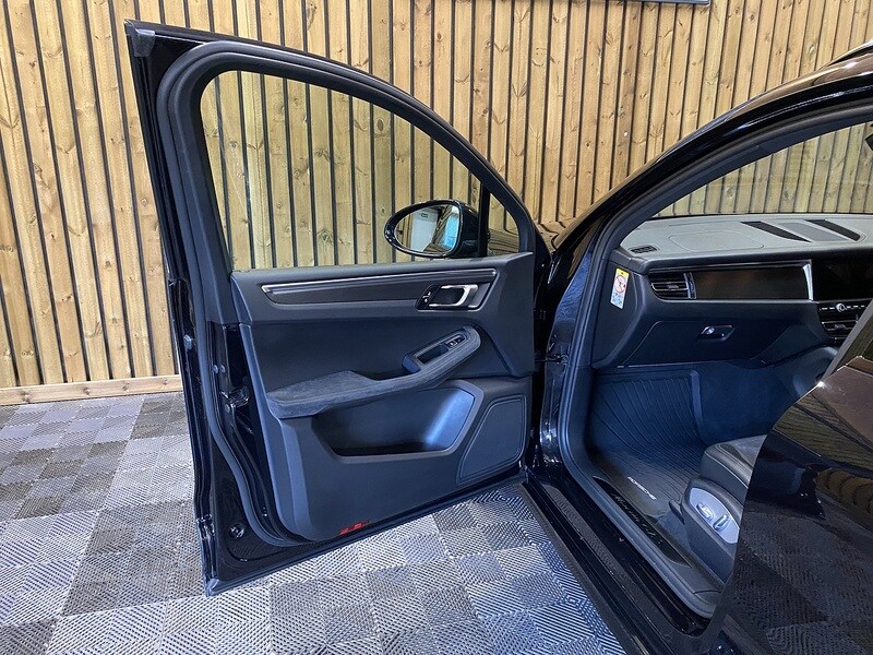 Used Porsche Macan 2020 for sale - 76505627: Photo 65